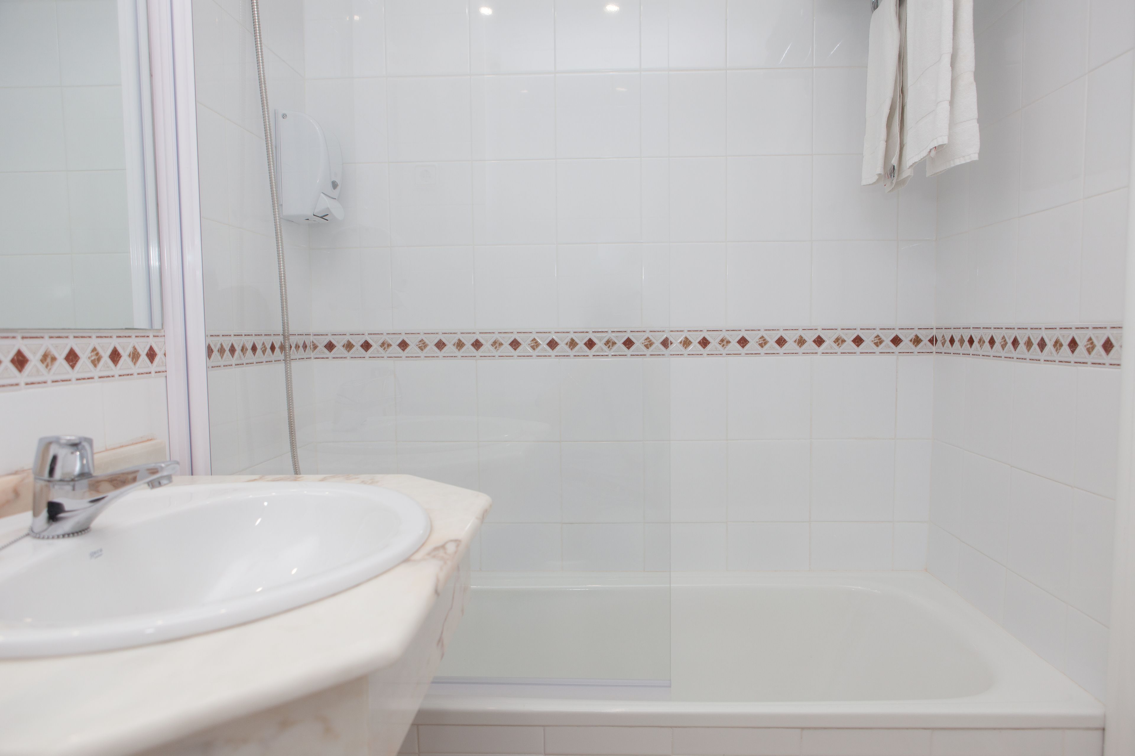 triple room | bathroom | free toiletries, bidet, towels