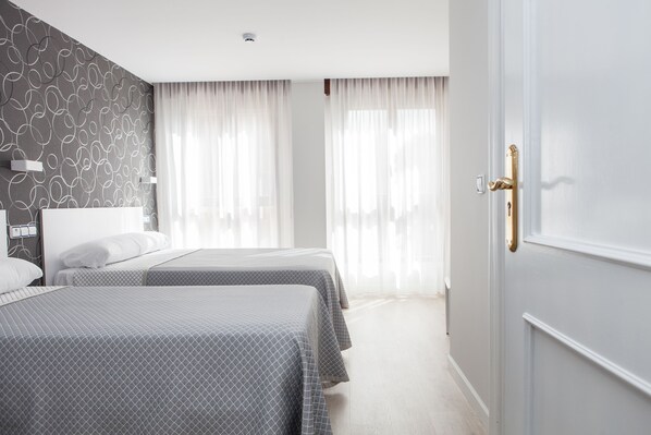 1 chambre, rideaux occultants, Wi-Fi gratuit, draps fournis