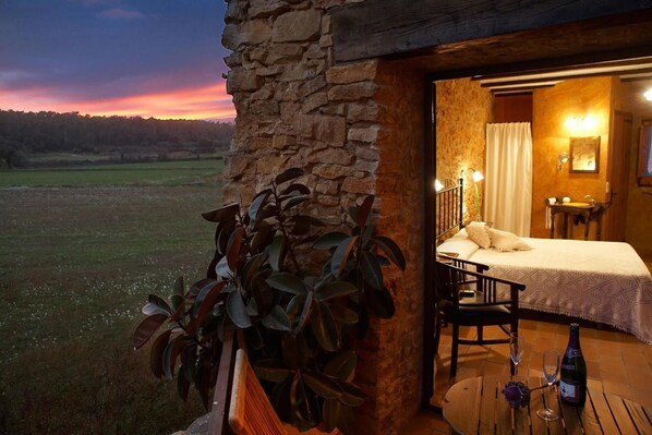 Individually decorated, individually furnished, desk, blackout curtains - Can Barrull (Palau-Sator)