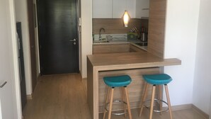 Standard Apartment, 2 Bedrooms | Private kitchen | Fridge, microwave, oven, stovetop - Apartment Ñuñoa (Santiago)