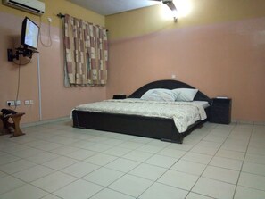 1 habitación, ropa de cama de alta calidad, escritorio y wifi gratis