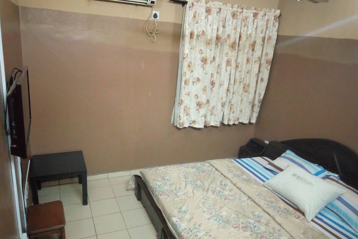 1 habitación, ropa de cama de alta calidad, escritorio y wifi gratis 