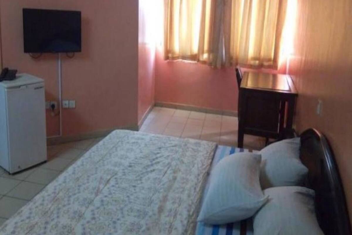 1 habitación, ropa de cama de alta calidad, escritorio y wifi gratis 