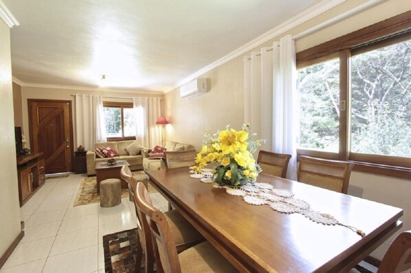 Apartment | Wohnbereich | Fernseher