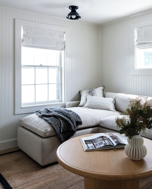 Iron/ironing board, free WiFi, bed sheets - Bluebird Ocean Point Inn (East Boothbay)
