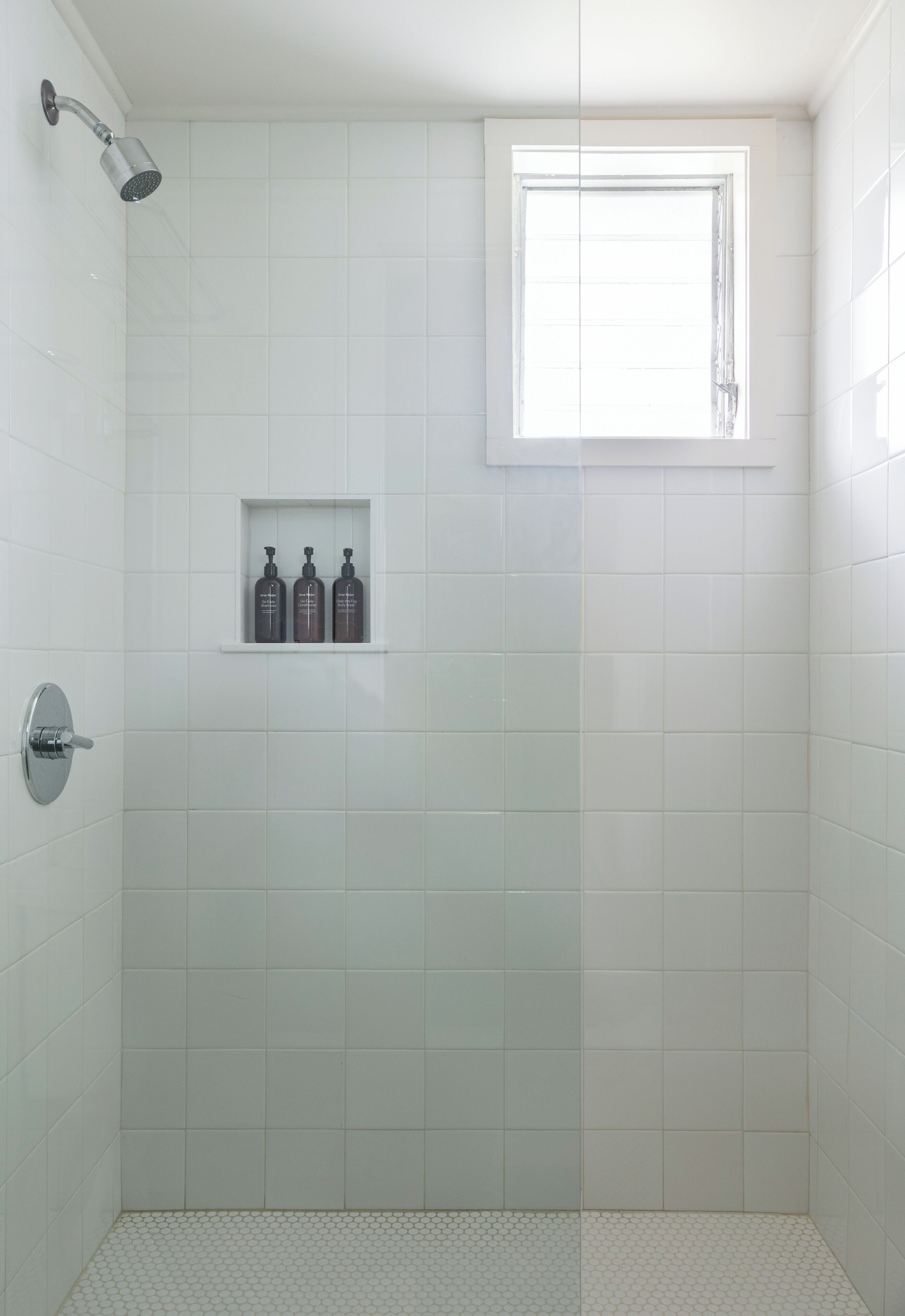 combined shower/bathtub, free toiletries, hair dryer, towels