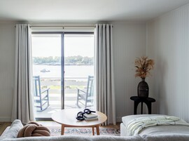 Oceanfront Deluxe King w/ porch | Beach/ocean view