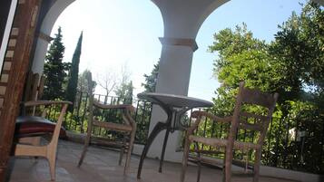 Habitación doble (Fredolic) | Terraza o patio