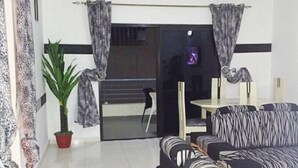 Unclassified image, 4 of 16, button - Residence Hausman (Abidjan)