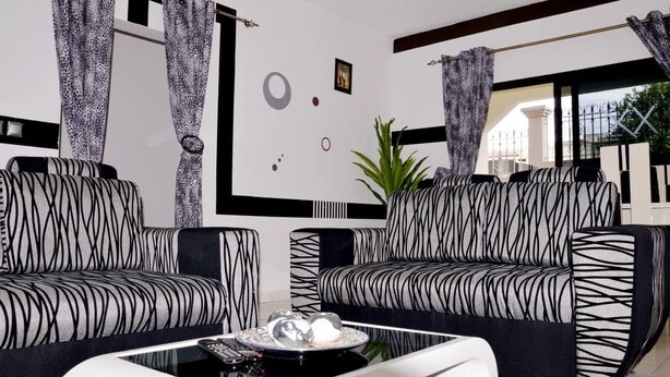 Unclassified image, 1 of 16, button - Residence Hausman (Abidjan)