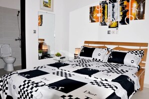 Apartment | Bathroom | Shower, free toiletries, towels