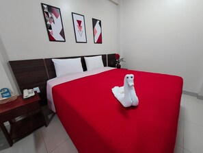 Minibar, individuelt innredet, skrivebord og wi-fi (inkludert)