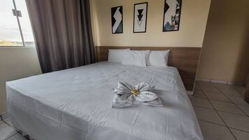 Minibar, muebles diferentes, escritorio y wifi gratis