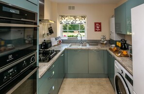 华丽公寓, 3 间卧室, 无烟房, 厨房 | 私人厨房 | 大冰箱、微波炉、烤箱、炉灶