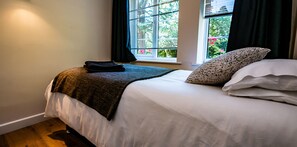 Deluxe Apartment, 3 Bedrooms, Non Smoking, Kitchen | 3 bedrooms, individually decorated, individually furnished - Unique Reading Apartment (Reading)