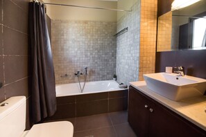Villa, 5 chambres, piscine privée, vue mer | Salle de bain
