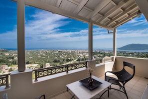 Villa, 5 habitaciones, alberca privada, vista al mar | Balcón