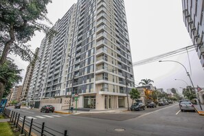 Building design - Trendy Host Canvas, Miraflores (Lima)