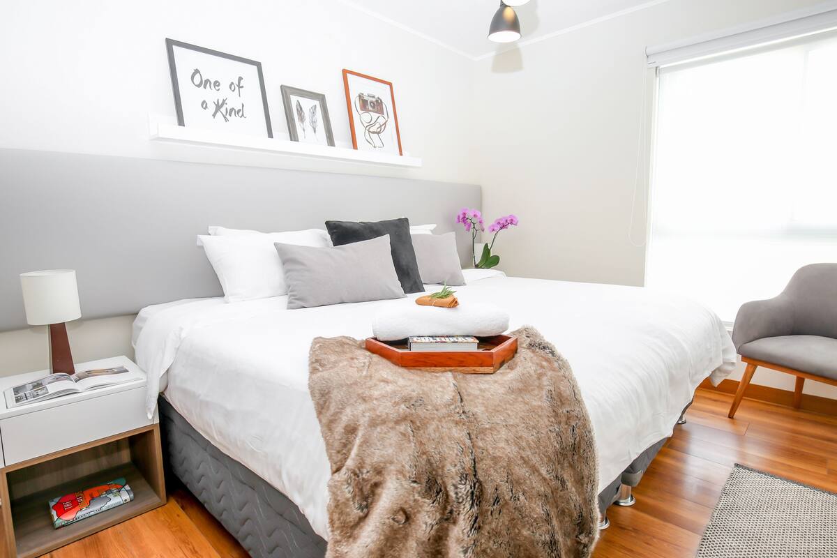In-room safe, desk, iron/ironing board (on request), WiFi (free)