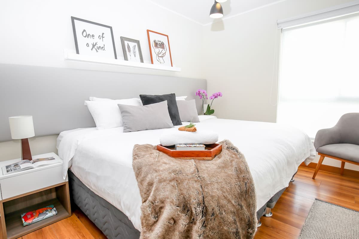 3 bedrooms, in-room safe, desk, iron/ironing board