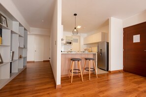 Basic Apartment, 2 Bedrooms, Accessible, Kitchenette | Living area | 42-inch flat-screen TV with cable channels, TV, Netflix - Trendy Host Canvas, Miraflores (Lima)