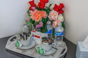 Desk, iron/ironing board, free WiFi - Golders Green Apartment (London)