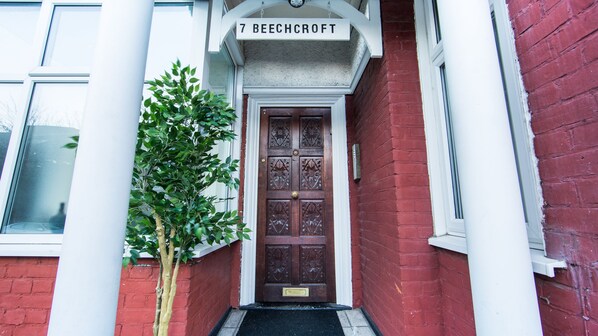 Exterior detail - Golders Green Apartment (London)