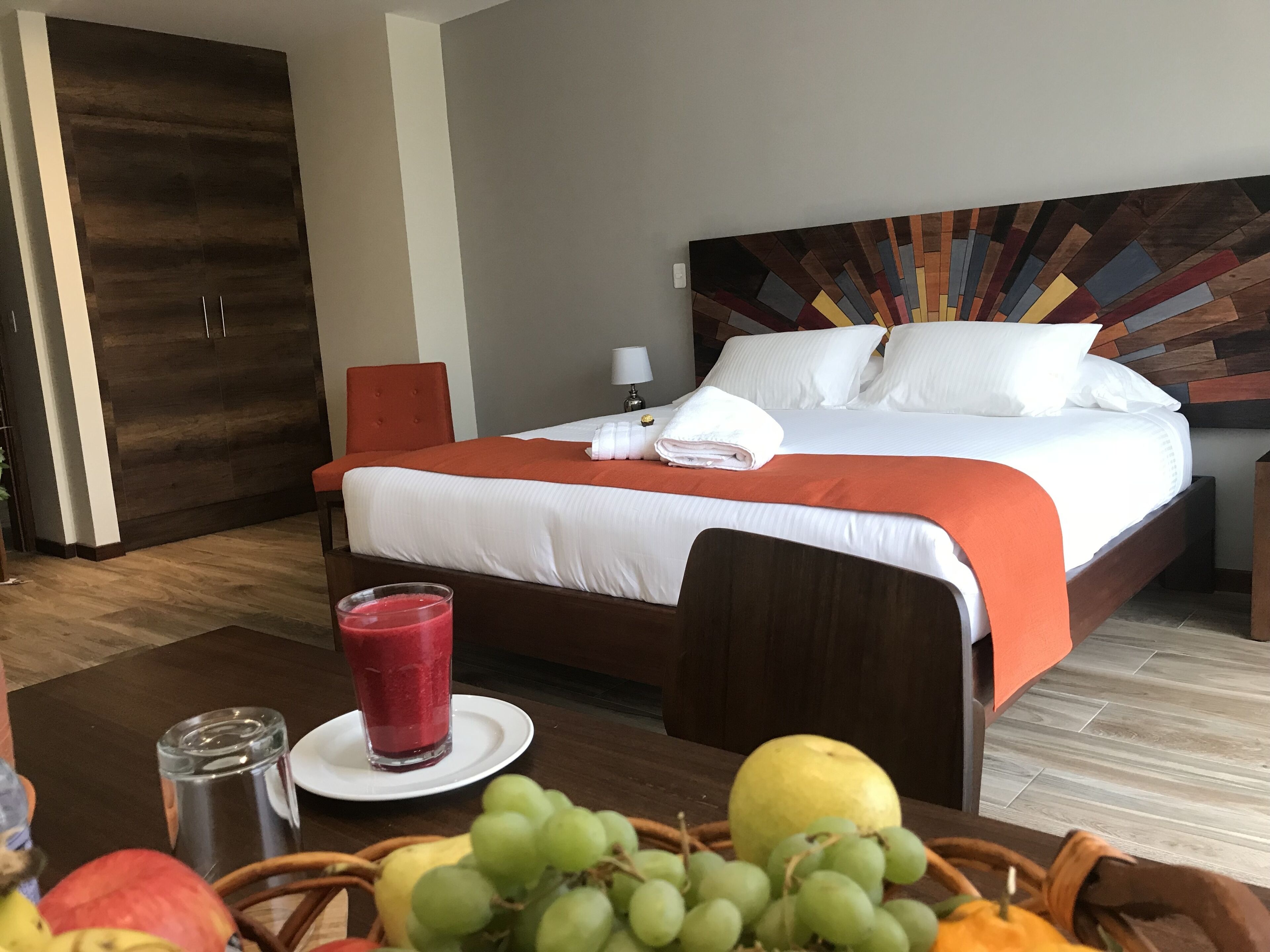 deluxe room, 1 king bed | 1 bedroom, in-room safe, desk, iron/ironing board