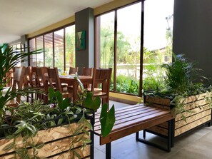 Desayuno completo incluido todos los días 