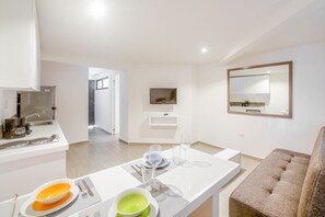 Economy Apartment, 1 Bedroom, Kitchen, Ground Floor | In-room dining