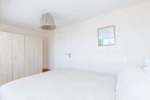 Apartment, 2 Bedrooms | 2 bedrooms, desk, iron/ironing board, free WiFi - Lovely Apartment Angel (London)