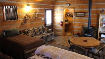 Cabane Tradition, non-fumeurs, coin cuisine (Kalio's Cabin) | Décoration personnalisée, ameublement personnalisé, draps fournis