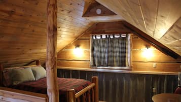 Family Cabin, Non Smoking (Vista Cabin) | 3 bedrooms, individually decorated, individually furnished, bed sheets