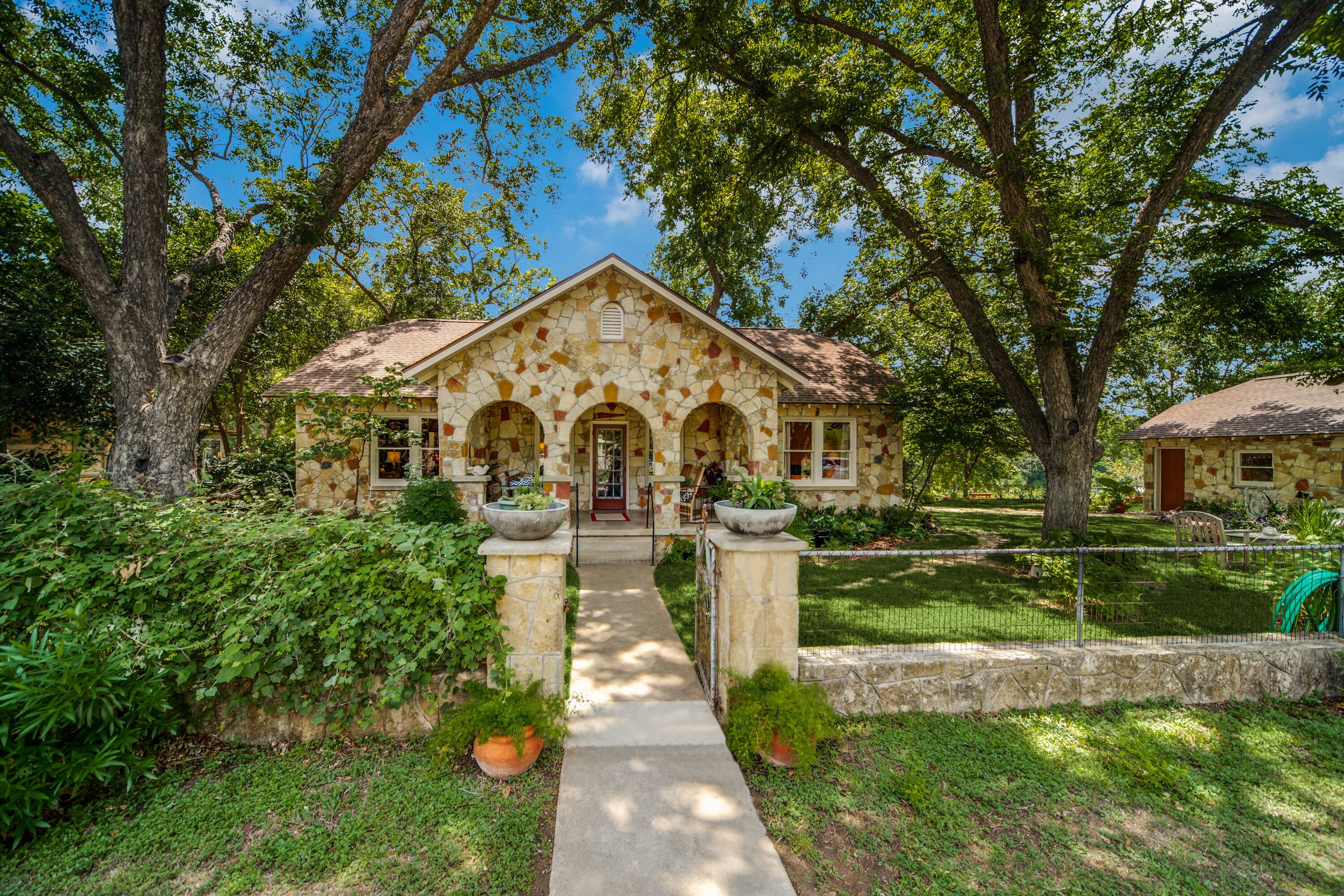 Panoramic river view and river access, walk to town for dining, music, shopping!