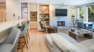 Condo, 2 Bedrooms | Living area | Smart TV