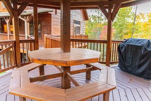 Cabane, 3 chambres | Restauration extérieure