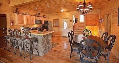 Majestic Springs Lodge 3 Bedroom Cabin by RedAwning