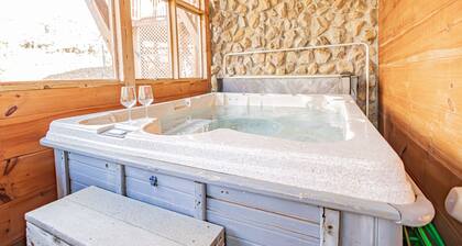 Majestic Springs Lodge 3 Bedroom Cabin by RedAwning