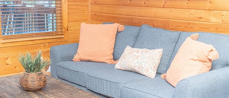 Cabin, 3 Bedrooms | Living area