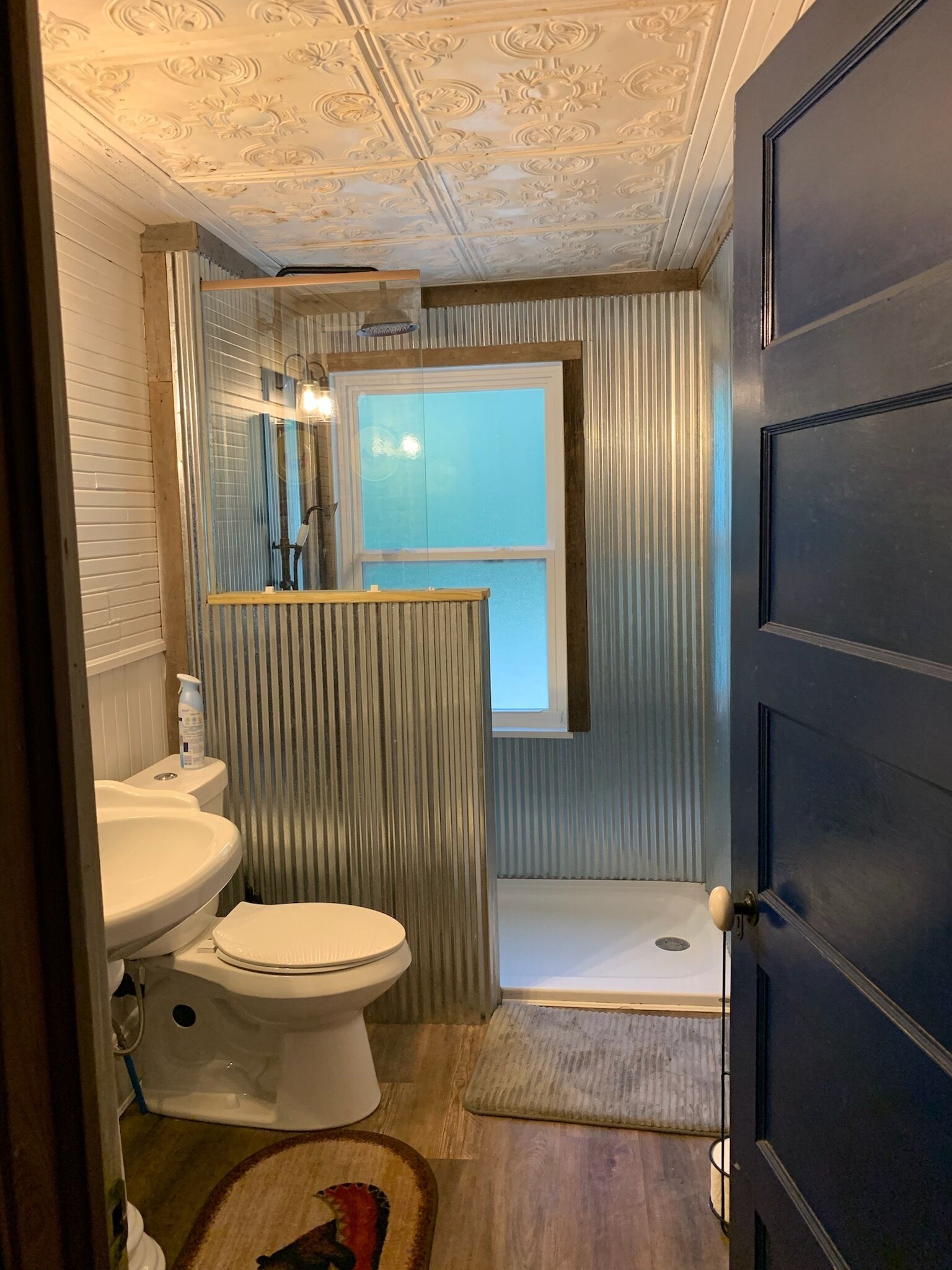Combined shower/tub, hair dryer, towels, soap