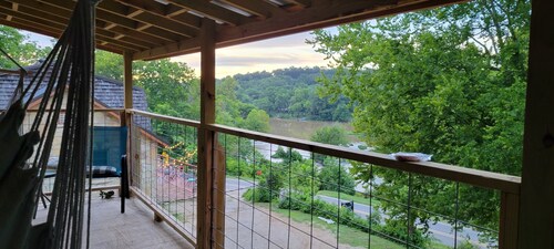 Large remolded hunting lodge with beautiful views of the Spring River Falls