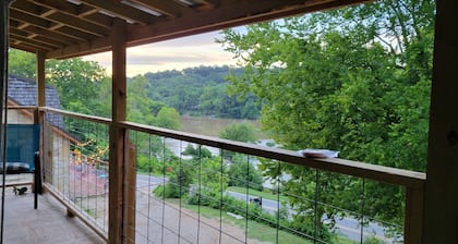 Large remolded hunting lodge with beautiful views of the Spring River Falls