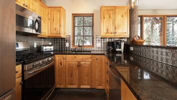 Réfrigérateur, micro-ondes, four, lave-vaisselle