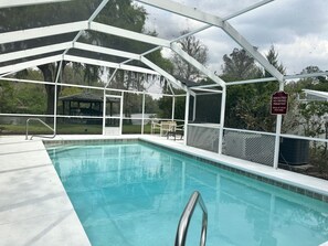 حمّام سباحة خارجي، حمّام سباحة مُدفَّأ