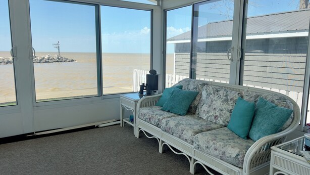 Unclassified image, 1 of 27, button - Lake Front Cottage Perfect for Fisherman, Birders,  and Family Vacations. (Oak Harbor)