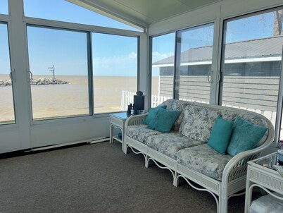 Lake Front Cottage Perfect for Fisherman, Birders,  and Family Vacations.