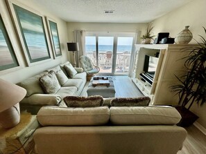 Condo, 3 Bedrooms | Living area