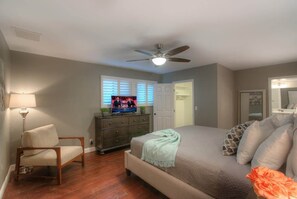 5 bedrooms, desk, iron/ironing board, travel crib