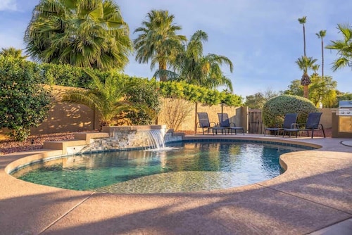 Family Home with Pool, Hot Tub & BBQ near Kierland