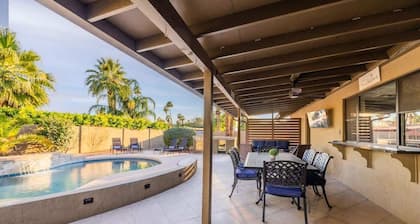 Maison de 5 chambres à coucher avec 2 suites principales. Piscine et espace extérieur!